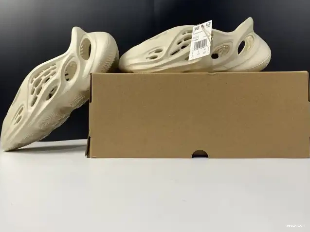 Yeezy RNNR Adidas FY4567 Sand Foam 0620
